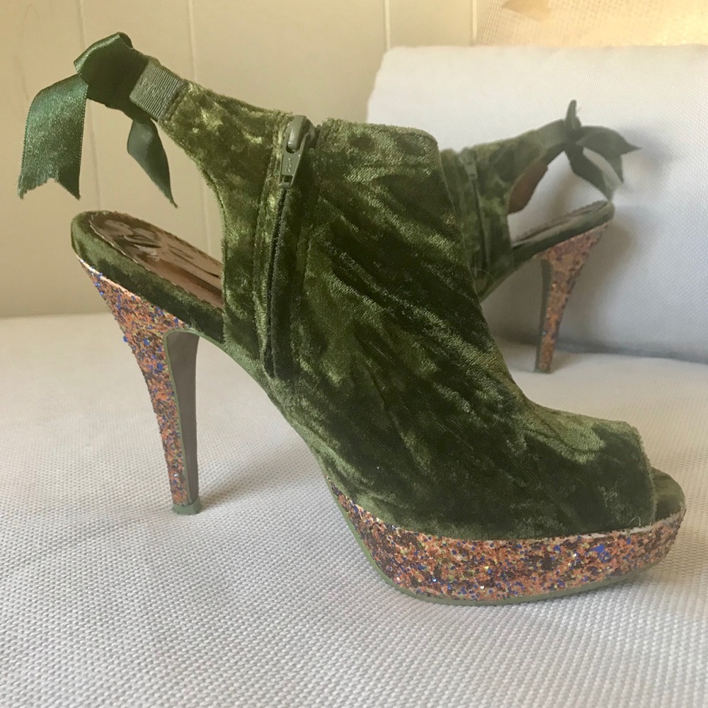 🎄Holiday Party shoeties by Poetic License